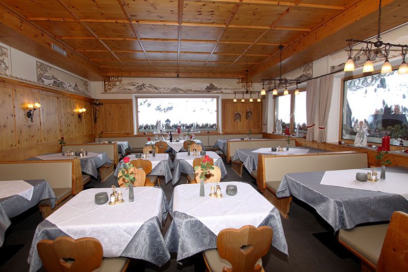 Speisesaal Geierwallihof Kulinarik Vent Ötztal Tirol